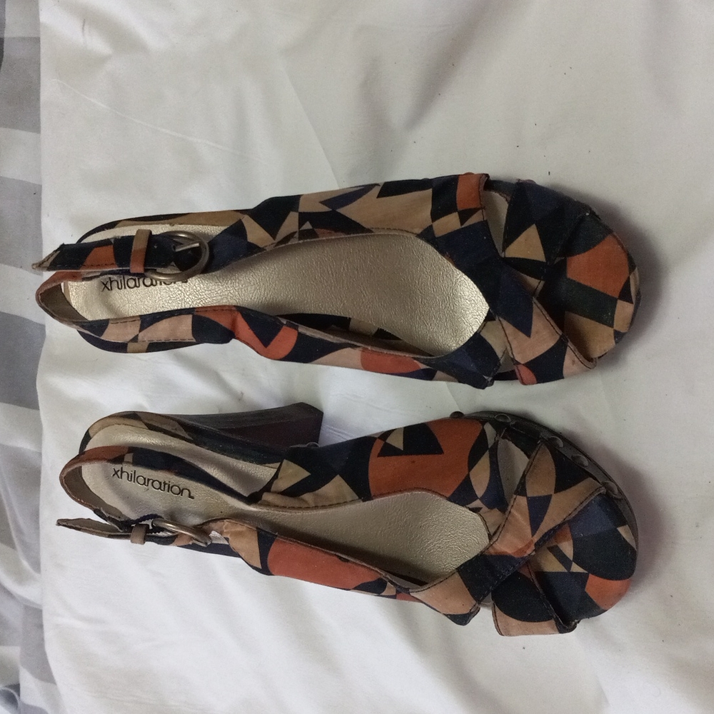 Clok high heels  women shoes size 8 slightly used multicolored